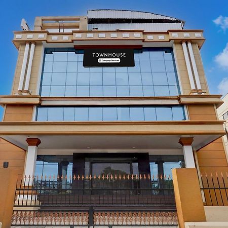 Hotel Super Townhouse Koyambedu Čennai Exteriér fotografie