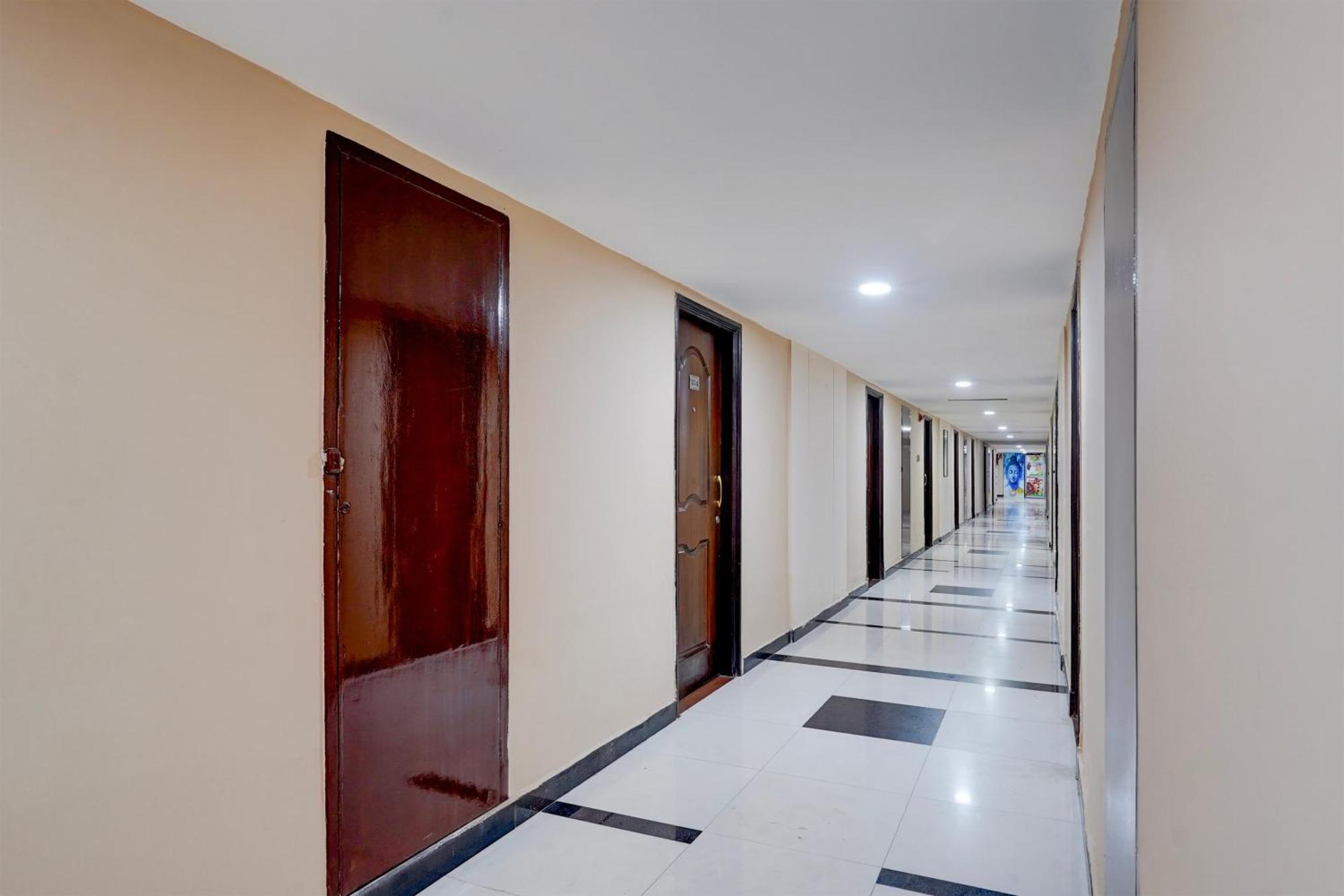 Hotel Super Townhouse Koyambedu Čennai Exteriér fotografie