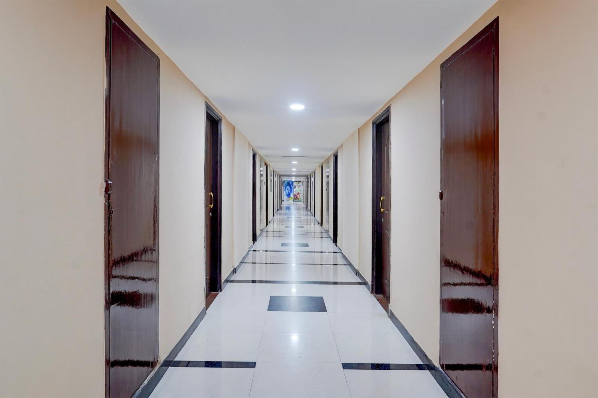 Hotel Super Townhouse Koyambedu Čennai Exteriér fotografie