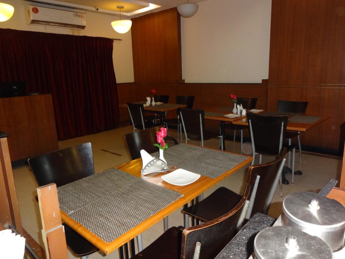 Hotel Super Townhouse Koyambedu Čennai Exteriér fotografie