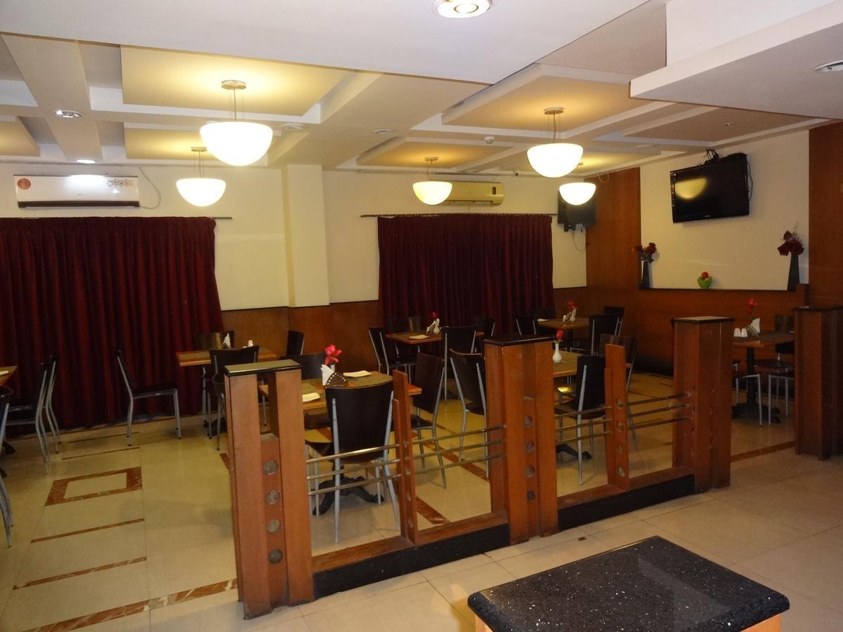 Hotel Super Townhouse Koyambedu Čennai Exteriér fotografie
