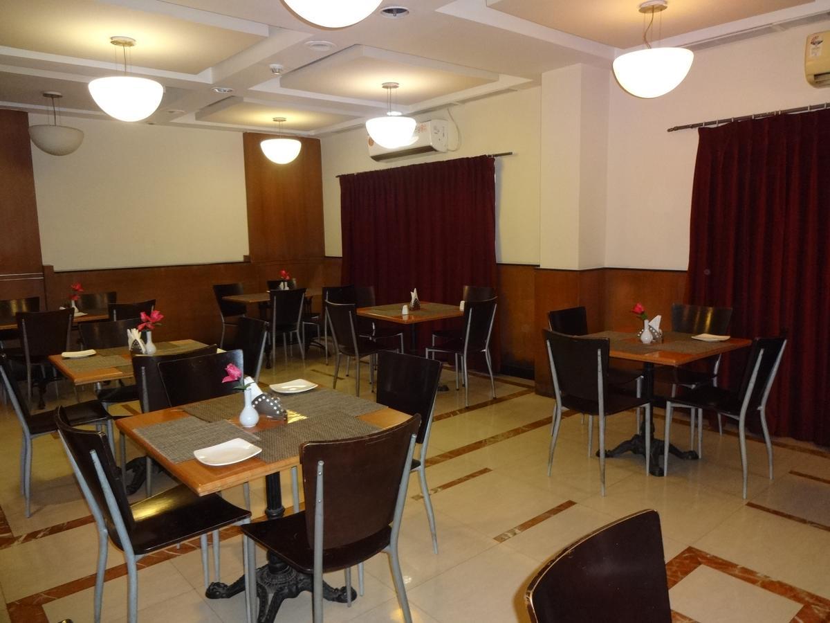 Hotel Super Townhouse Koyambedu Čennai Exteriér fotografie
